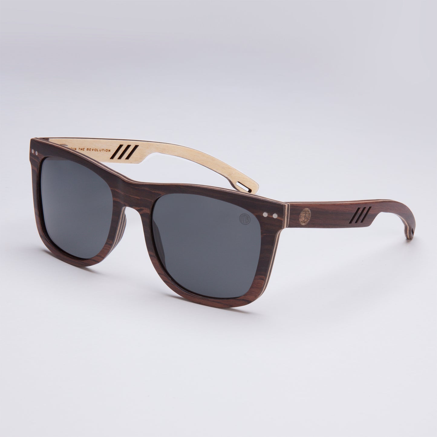 Eco Friendly SunglassesPit DogPit Dogs feature a classic design, re-engineered in wood with an Ebony veneer. Available in a soft green lens or a black lens that sharpens colour and reduces gla