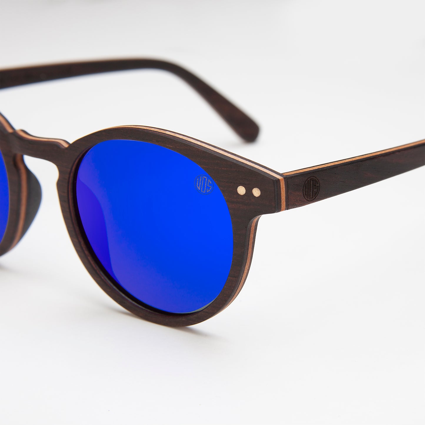 SunglassesBlack PearlStep into the light with these swanky Black Pearl sunglasses! The bold black ebony wood veneer frame is stylishly set off with a polarised lens, allowing you to obse