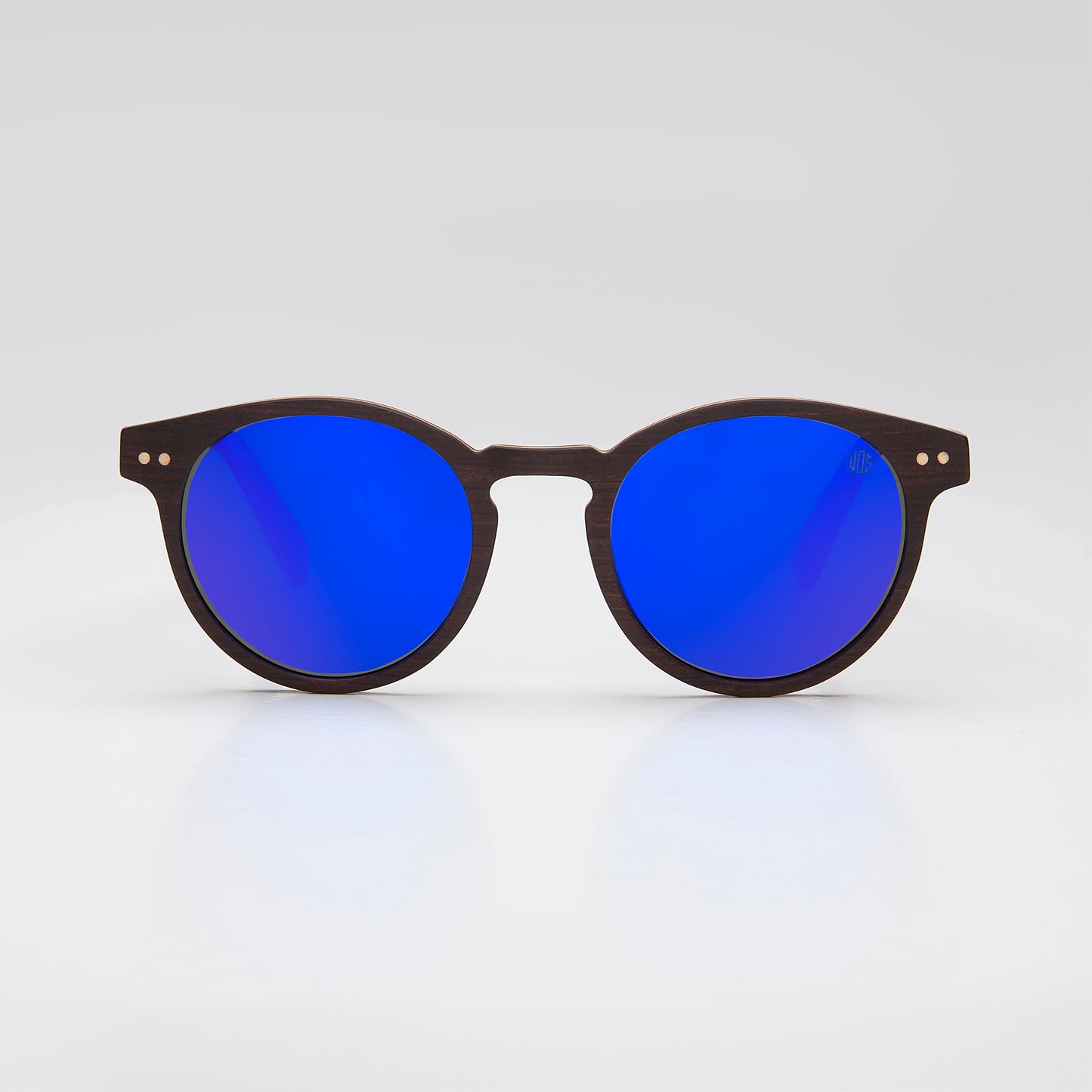 SunglassesBlack PearlStep into the light with these swanky Black Pearl sunglasses! The bold black ebony wood veneer frame is stylishly set off with a polarised lens, allowing you to obse