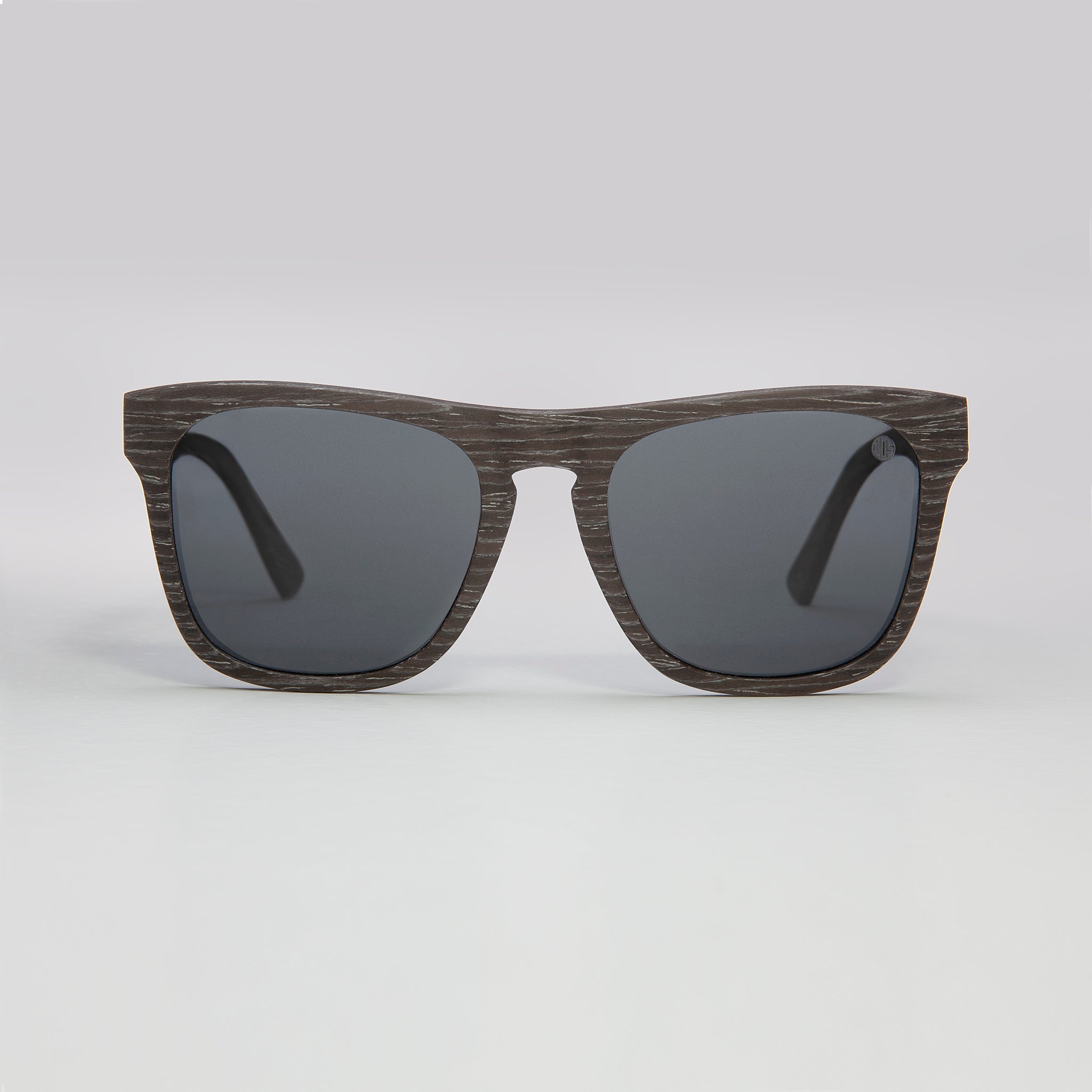 Eco Friendly SunglassesWave Hog-BlackWave Hog is a classic design with a splash of modern. The laminate construction make these glasses strong but super lightweight and comfortable.
Every pair of WavWave Hog-Black