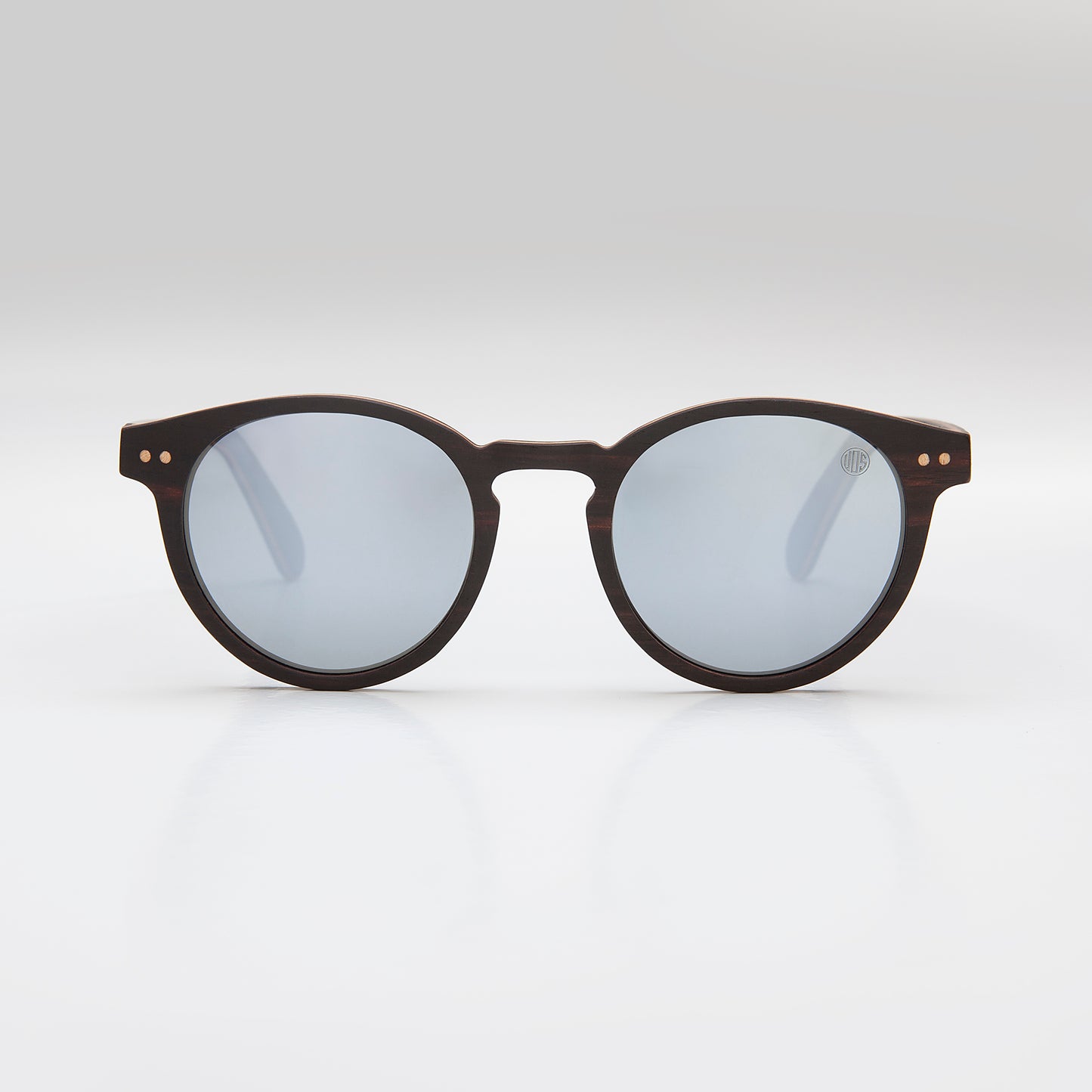 SunglassesBlack PearlStep into the light with these swanky Black Pearl sunglasses! The bold black ebony wood veneer frame is stylishly set off with a polarised lens, allowing you to obse