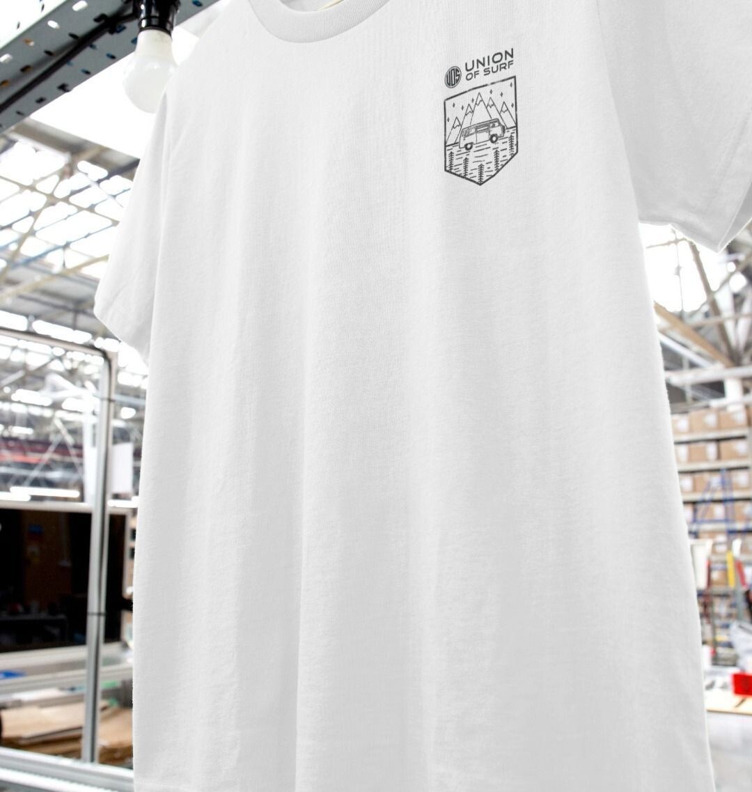 Men’s organic cotton everyday outdoor t-shirt with camper badge design