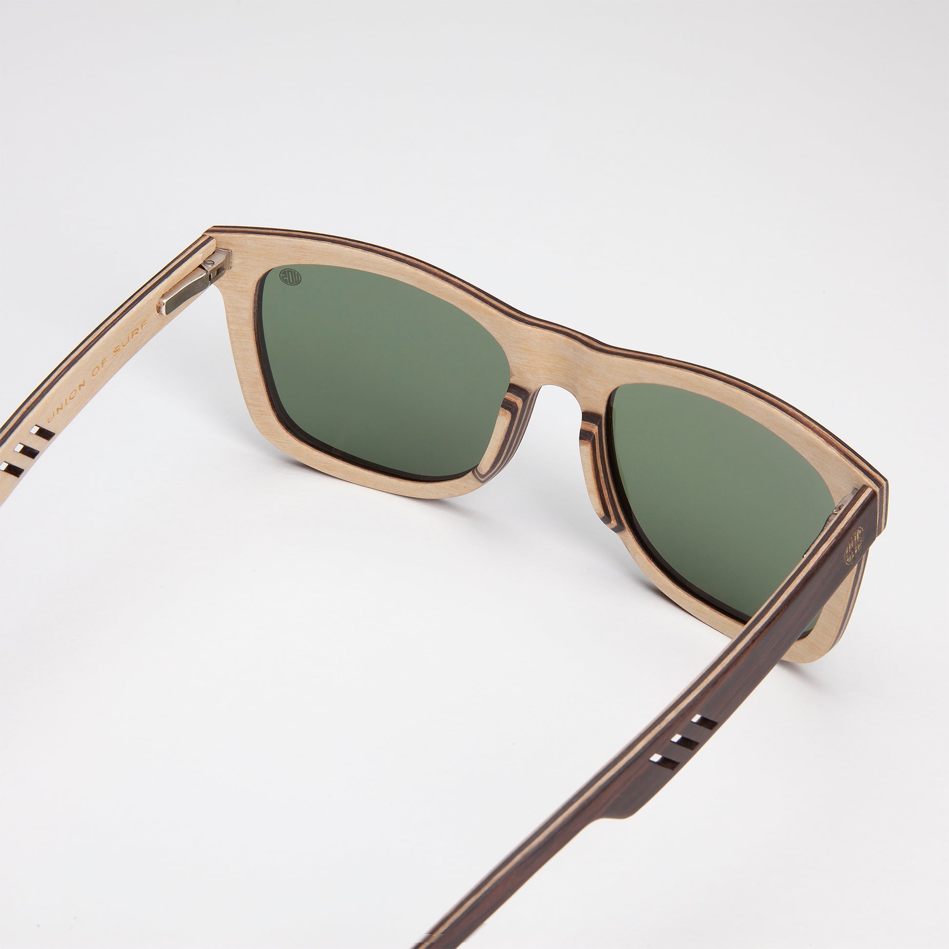 Eco Friendly SunglassesPit DogPit Dogs feature a classic design, re-engineered in wood with an Ebony veneer.    Available in a G15 polarised lens. 
