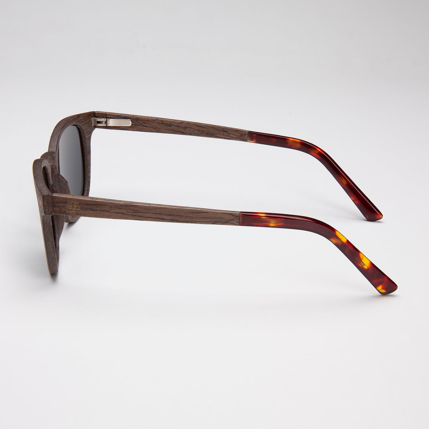 PolarisedShaka Walnut EditionThe SHAKA sunglasses are the ultimate post surf pair of shades. With stylish frames made from walnut wood off cuts, it provides a lightweight and beautiful design. O