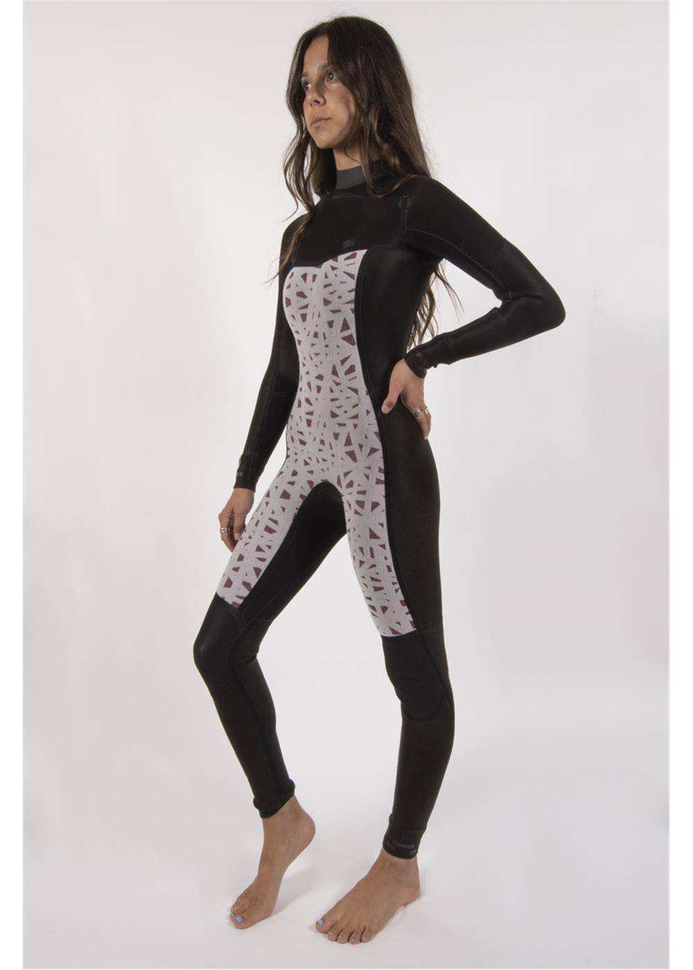 Seven Seas 3/2 Chest Full Wetsuit in black with grey patterned chest panel, full-length sleeves and legs, made from stretch neoprene material