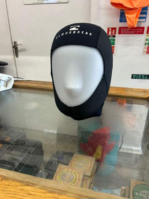 Cloudbreak 3mm wetsuit hood in black neoprene with single-lined construction and ear drain holes for warmth and comfort.