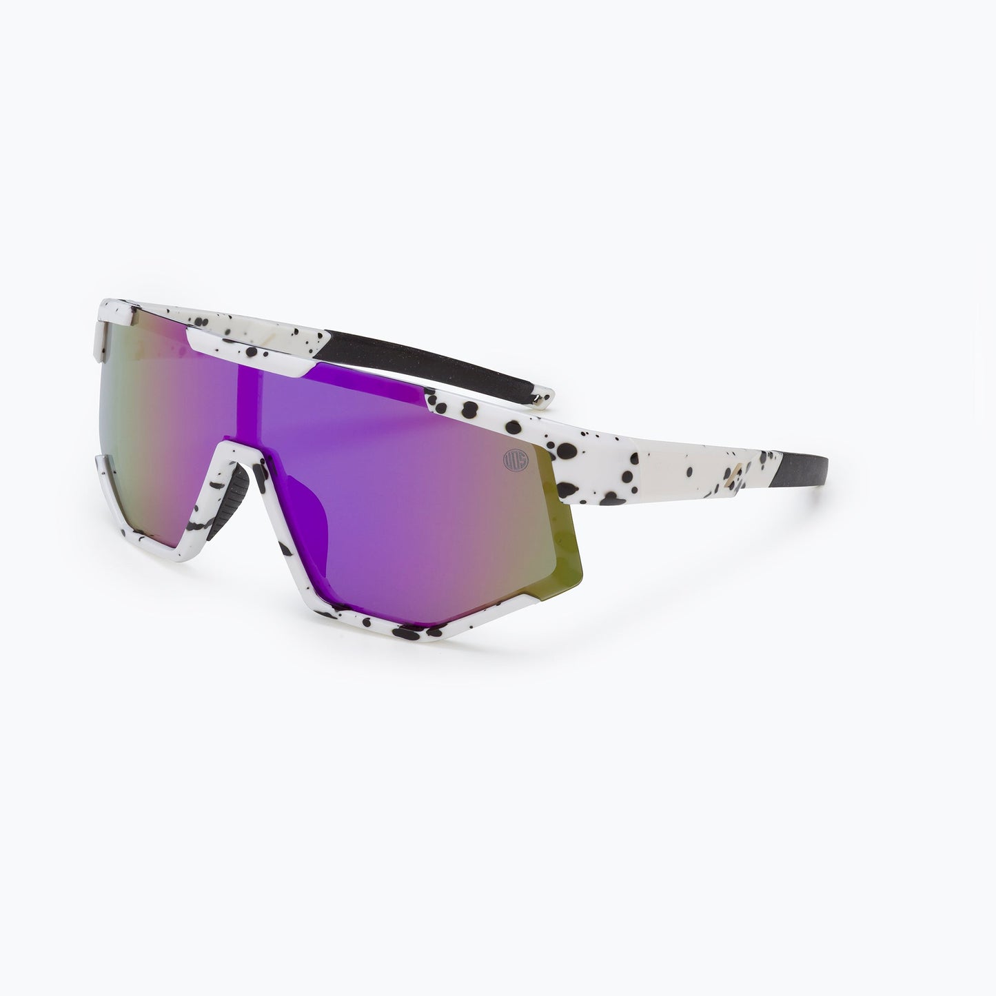 Child wearing Beach Bum polarised sunglasses at the beach