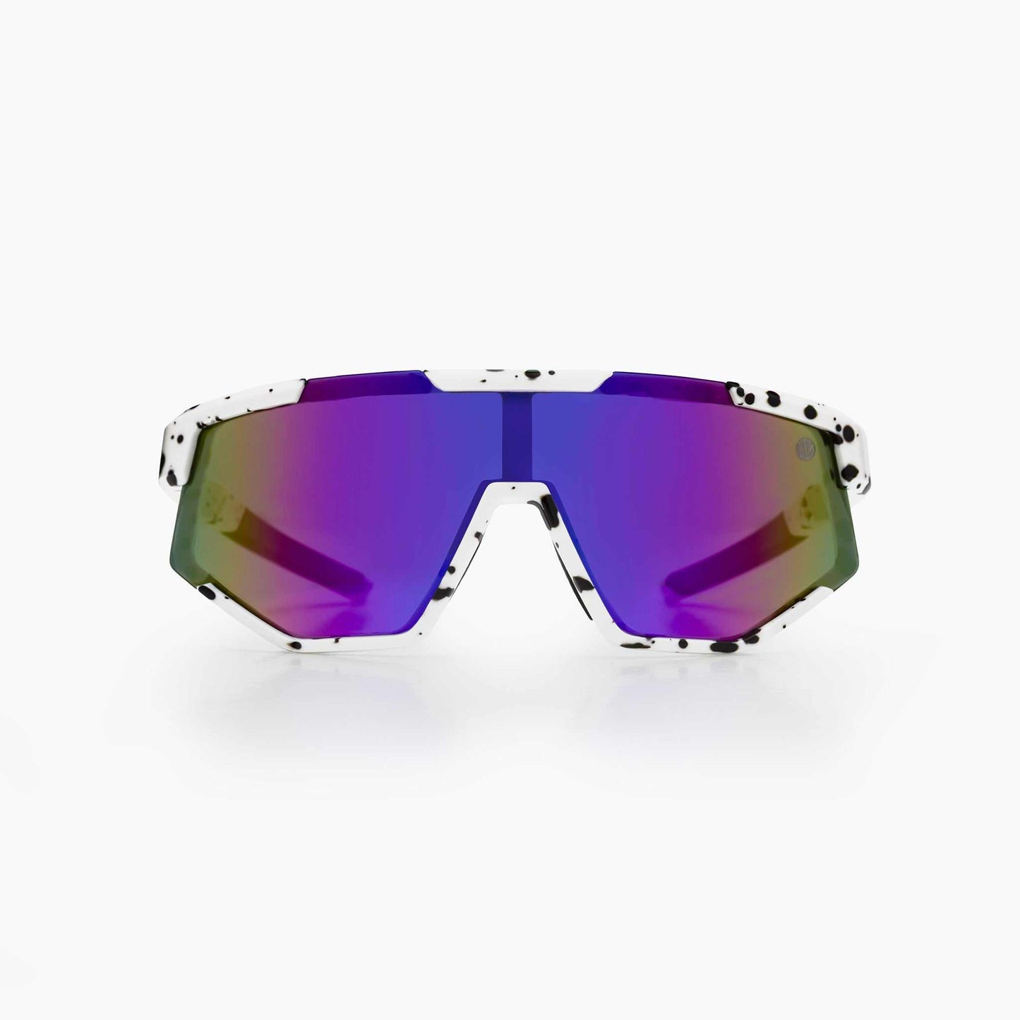 Child wearing Beach Bum polarised sunglasses at the beach
