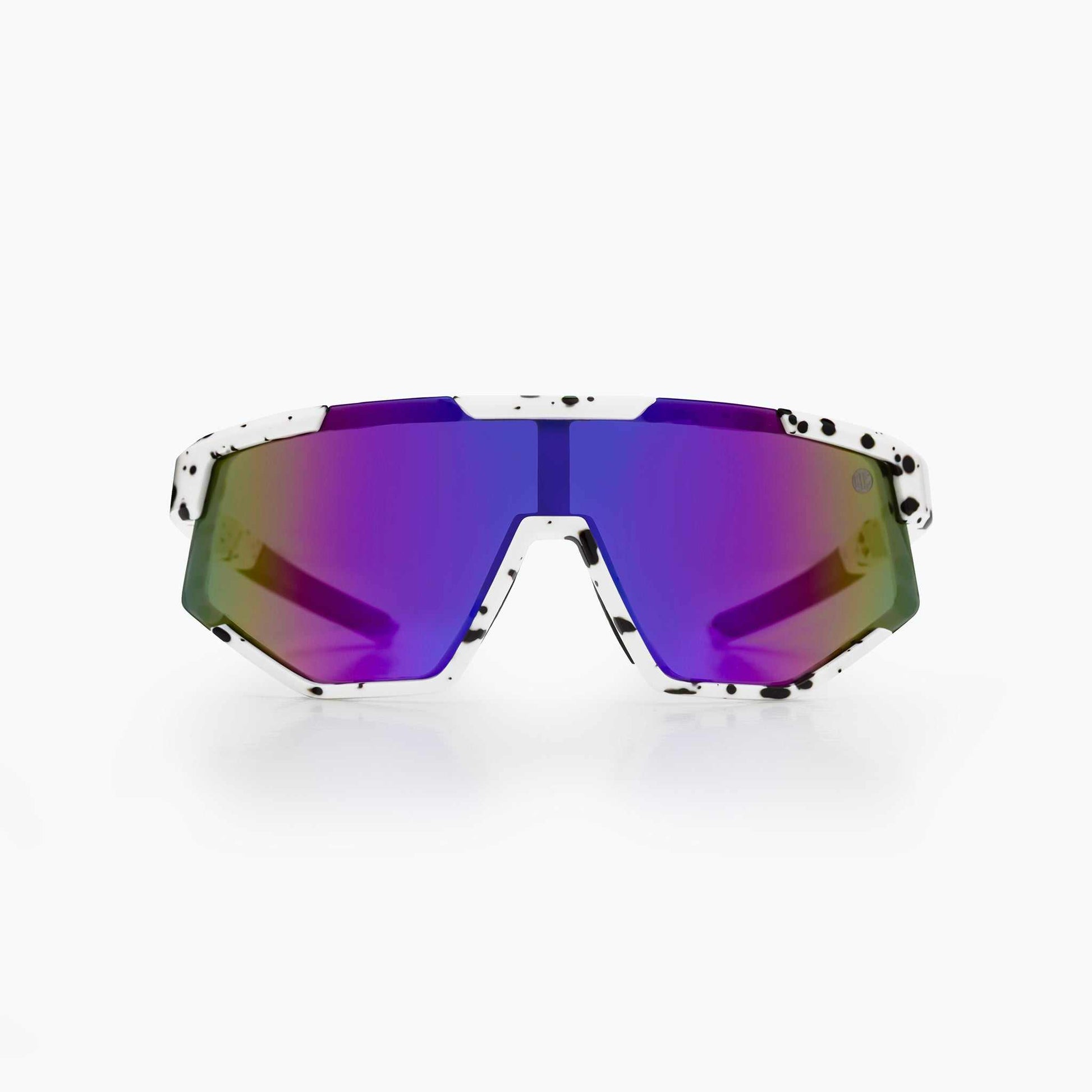 Child wearing Beach Bum polarised sunglasses at the beach