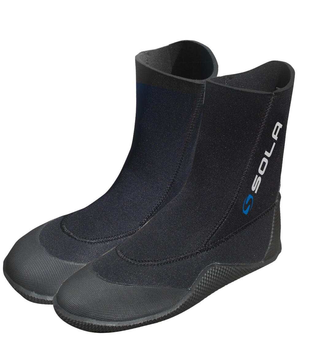 Sola 5mm pull on wetsuit boots in black neoprene, with textured rubber soles, reinforced toes and side branding.