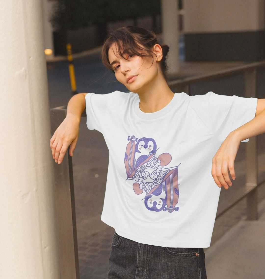 Womens oversized sunset t-shirt in organic cotton with graphic print and size guide table