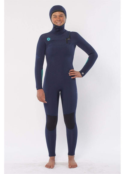 Hooded wetsuit, Sisstr 7 seas 5/4, in navy neoprene with black knee panels and a chest zip.