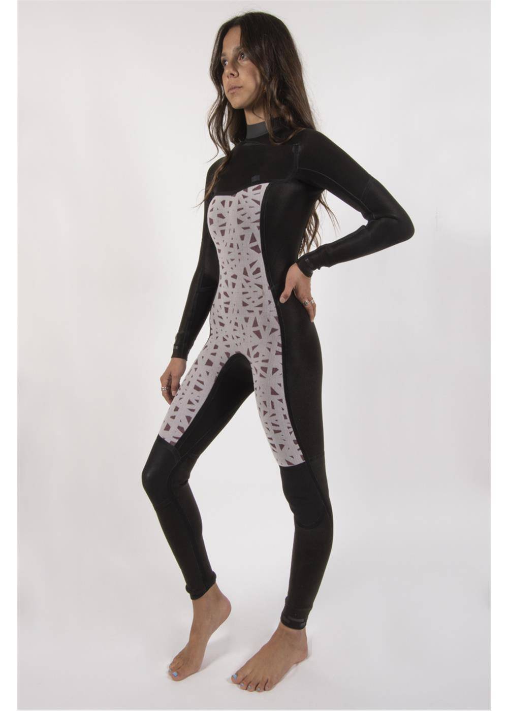 Sisstr 7 Seas 3/2 chest-zip wetsuit in black stretch neoprene with a gray geometric patterned front panel and long sleeves.