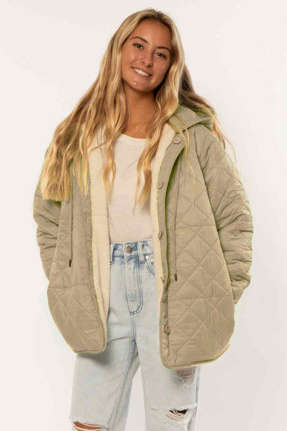 Sisstrevolution Sublime Ls Wvn Jacket in muted sage quilted polyester, with a hood, button front and cream sherpa lining.