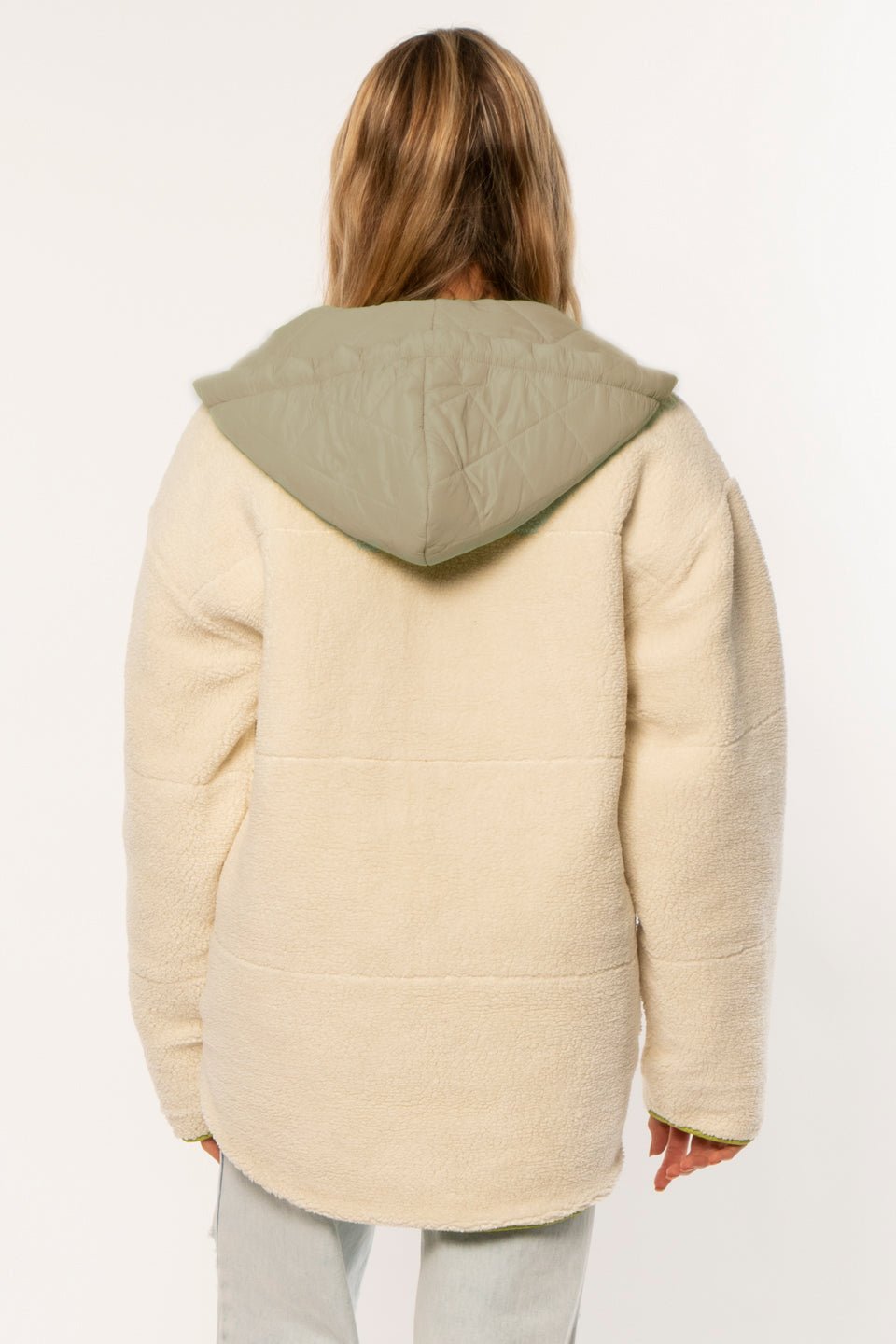 Sisstrevolution Sublime Ls Wvn Jacket in cream faux sherpa with an olive quilted hood and rounded hem, shown from the back.