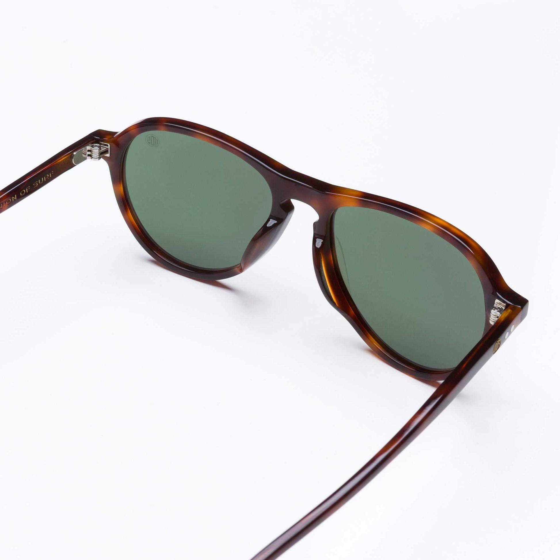 Barrel Aviator polarised tortoiseshell sunglasses with cellulose acetate frame and G15 TAC lenses