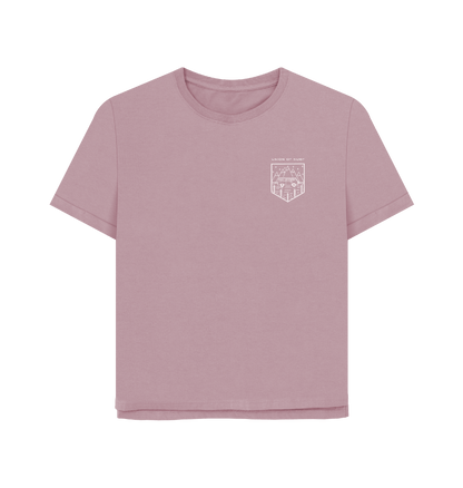 Women’s organic cotton graphic tee with vibrant beach-inspired print, sustainable and eco-friendly design